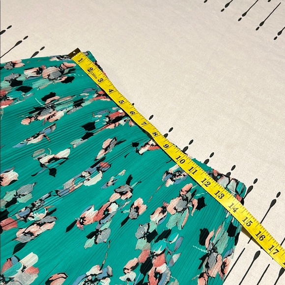 Elle Green Pleated  Floral Skater Mini Skirt.  Size 8 - Picture 6 of 8